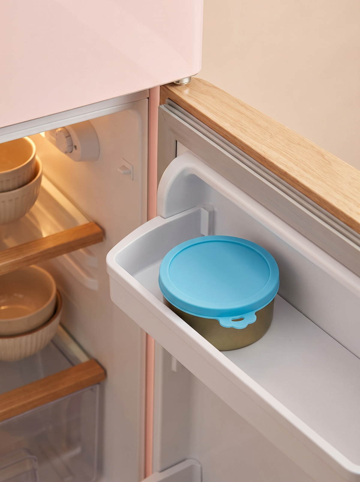 Keeps leftovers fresh in the fridge